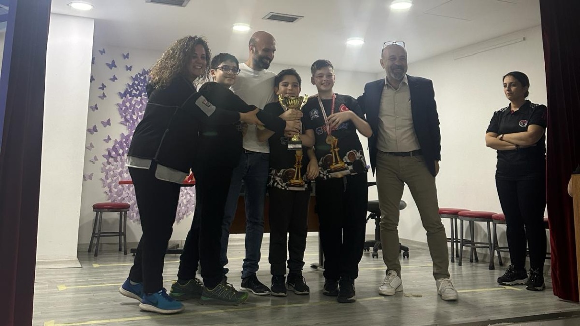 Beykoz Petrol Ofisi Satranç Turnuvasında Genel ve Kızlar Kategorilerinde BİRİNCİYİZ...